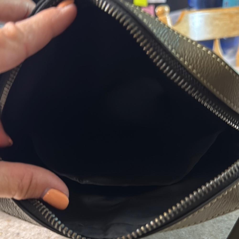 Coach Green Messenger Bag with Compact Design - Picture 3 of 3